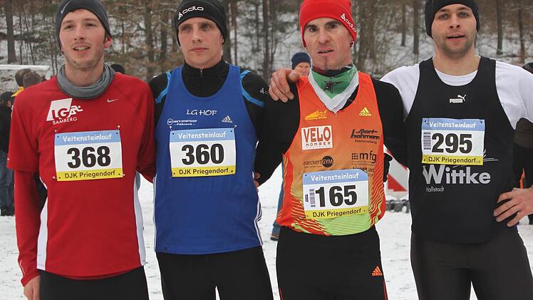 Die Erstplatzierten des Hauptlaufes über 8000 Meter (von links) Felix Hentschel (2. Platz), Sieger Markus Meßgeier, Markus Unsleber (3. Platz) und Andreas Sperber (4. Platz).