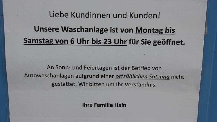 Das Hinweisschild an der Autowaschanlage in Fröschbrunn Foto: Friedwald Schedel