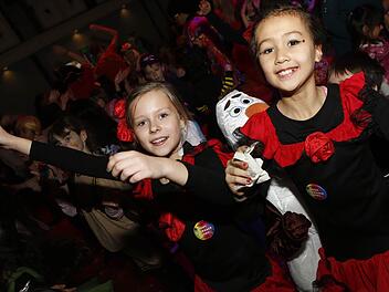 Eine Party ganz nach dem Geschmack der Kinder. Sie tanzen und toben ohne Pause. Foto: Matthias Hoch