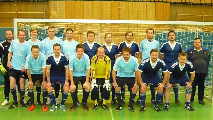 Turniersieger wurde die Mannschaft Dynamo Torgasmus Sonnefeld (hellblaue Trikots) vor Titelverteidiger 08/15 Friedersdorf.