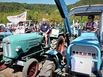 Tolle Traktor-Oldtimer konnten beim Harsdorfer Bürgerfest bestaunt werden. Foto: Werner Reißaus