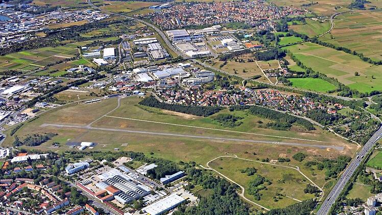 Das Gebiet des Sonderlandeplatzes beherbergt unter anderem wertvolle Sandmagerrasenfl&auml;chen und die Zwergstrauchheide. Foto: Stadt Bamberg