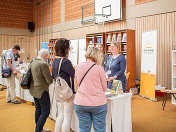 M&uuml;nsterschwarzach: Erste Buchmesse zieht &uuml;ber 1000 Besucher an - was an den Tagen geboten war
