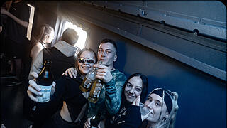 Hard Techno und Trance in drei verschiedenen Party-Waggons!