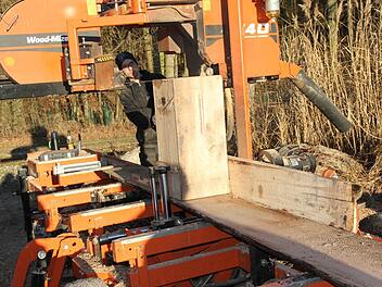 Dieses mobile Sägewerk soll Waldbesitzern künftig die Arbeit erleichtern.  Foto: Mathias Erlwein