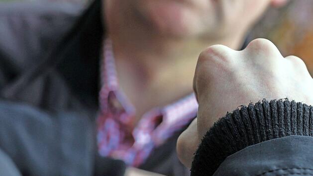 Hat ein 35-j&auml;hriger Iraner einem Landsmann die Nase blutig geschlagen? Eine Antwort fand das Gericht (noch) nicht, weil ein Dolmetscher fehlte, wurde die Verhandlung vertagt. Symbolfoto: Christopher Schulz