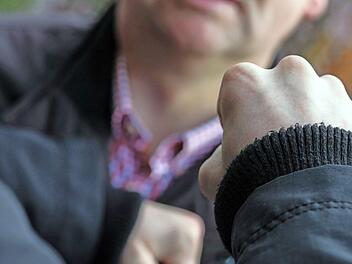 Hat ein 35-jähriger Iraner einem Landsmann die Nase blutig geschlagen? Eine Antwort fand das Gericht (noch) nicht, weil ein Dolmetscher fehlte, wurde die Verhandlung vertagt. Symbolfoto: Christopher Schulz