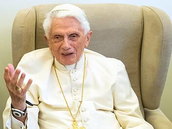 Vatikanstadt: Der emeritierte Papst Benedikt XVI. Für Benedikt sind die 68er Jahre eine Ursache für den sexuellen Missbrauch von Kindern in der katholischen Kirche. Diese Aussage ist falsch und gefährlich - ein Kommentar. Foto: Daniel Karmann/dpa