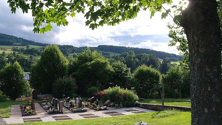 Zehn neue Urnenplätze sind bereits entstanden, der Friedhofssausschuss informierte den Gemeinderat über weitere Ideen für den Mottener Friedhof.  Foto:Stephanie Elm