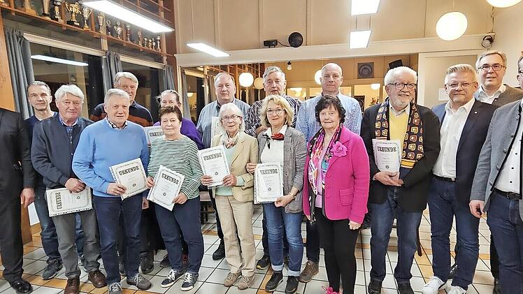 Mitglieder des ATS, die dem Verein seit 40 Jahren die Treue halten.