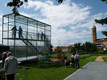 Vom "Schiefen Turm" auf der Böhmerwiese hatten Interessierte einen Blick auf das gärtnerische Weltkulturerbe. Fotos: mkh