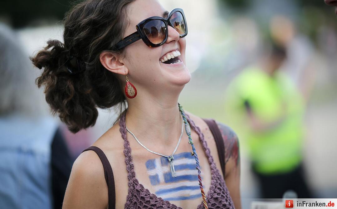 7. Gastfreundlichkeit: Trotz Krise und Merkel-Schmähungen, die Gastfreundschaft der Griechen ist ungebrochen – gerade auf den Inseln. Das Land braucht die Einnahmen durch den Tourismus gerade jetzt dringend.