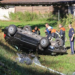 Auto überschlägt sich im Kreis Forchheim