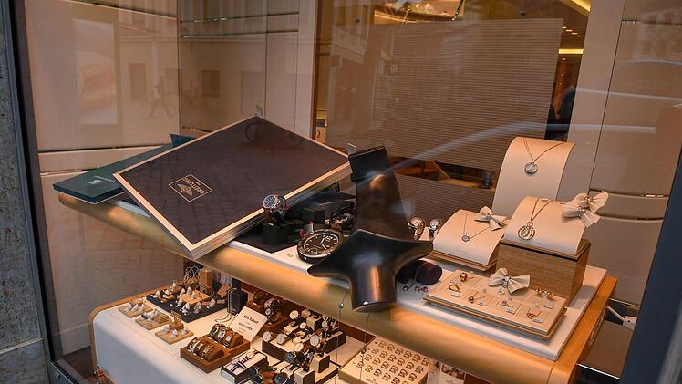 Damals sollen die Täter Uhren und Schmuck in Millionenhöhe erbeutet haben. Foto: Ronald Rinklef