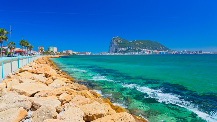 Die Meerenge bei Gibraltar bietet eine einzigartige Kulisse - mit Blick auf Afrika.