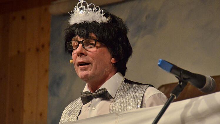 Aschenputtel II - Der schöne Prinz wird dargestellt von Uli Weidner. Foto: Kathrin Kupka-Hahn