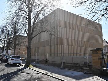 Ein fensterloses Gebäude, das für Diskussionen in Bamberg  sorgen dürfte.  Ronald Rinklef