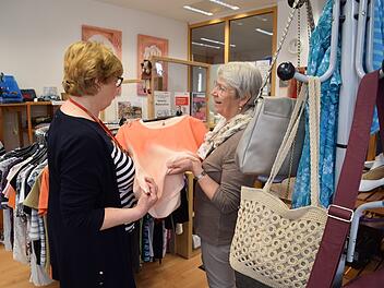 BRK Würzburg lädt zu Aktionstag in Kleiderladen "FairKauf" ein