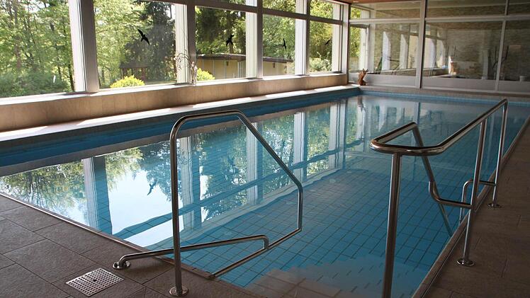 Schwimmbad der Klinik von Weckbecker in Bad Brückenau Foto: Ulrike Müller