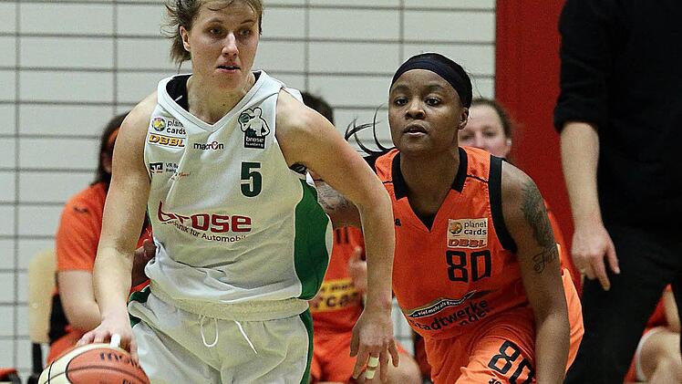 Eine Konstante im Spiel der DJK Brose: Liisi Sokman (l.), Teamkapitänin und estnische Nationalspielerin Foto: sportpress