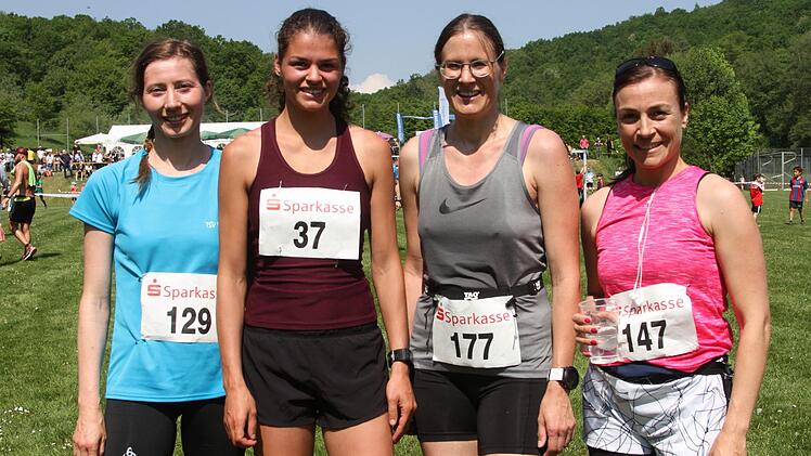 Bei den Damen liefen als erste ins Ziel (v. l.) Nicole Karner (TSV Westheim), Tamara Knop (Hundefreunde Eltmann), Barbara Göpfert (HSV Birnfeld) und Diana Vogt (Meine Sportfreunde)