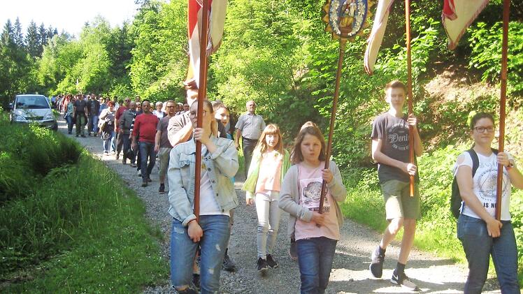 Die Wallfahrer aus Teuschnitz  Fotos: Paul Hader