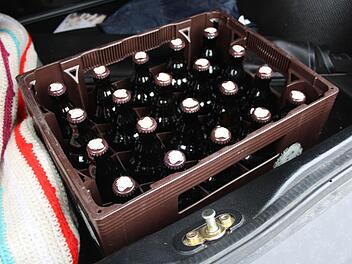 Ein ganzer Kasten leckerstes Bier im Kofferraum - und Julia Riegler bleibt trotzdem standhaft.