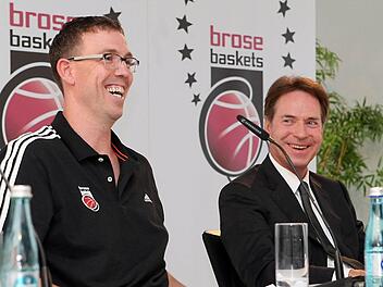 Bambergs Trainer Chris Fleming (links) und Michael Stoschek stellen die Weichen f&uuml;r die Zukunft: Nach den nationalen Erfolgen soll jetzt auch international ein Titel her. Foto: sportpress