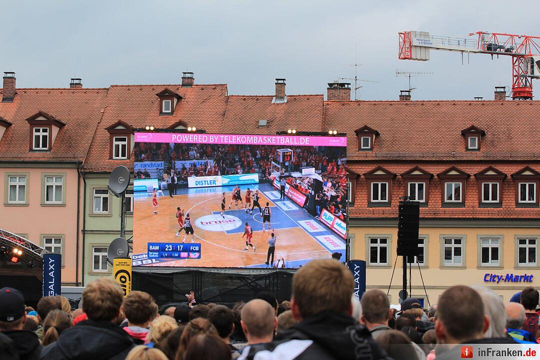 Public Viewing am Maxplatz Teil 1