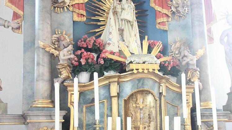 Der Altar mit der Gnadenmadonna in der Kirche Mariä Himmelfahrt in Neuengrün  Foto: Friedwald Schedel