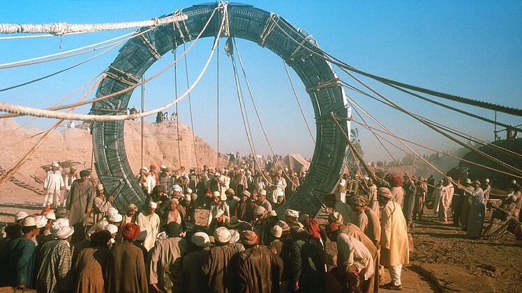 Ein r&auml;tselhafter Fund bei den Pyramiden von Gizeh entpuppt sich als Tor zu einem fremden Planeten.