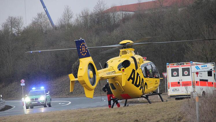 Ein Verletzter wurde mit dem Hubschrauber ins Krankenhaus geflogen. Foto: Heike Beudert