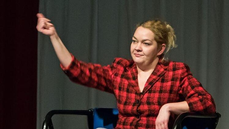 "Die Geschichte vom Soldaten": Friederike Pasch verkörpert in Coburger den Teufel.Proben-Foto Jochen Berger