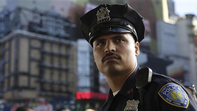 Will Jimeno (Michael Pena) ahnt noch nicht, dass er selbst bald unter den Tr&uuml;mmern des World Trade Centers liegen wird.