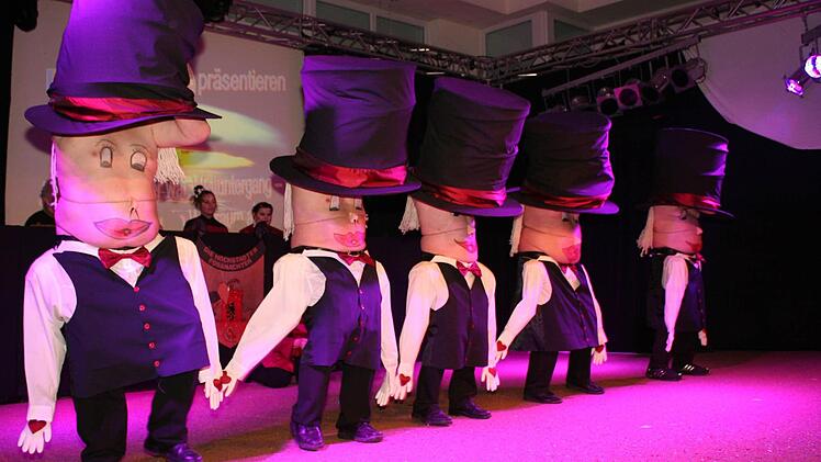Ein Männerballett der besonderen Art: Die "Köpfe" gehören zu Günter Schulz, Peter Munkert, Wolfgang Finger, Georg Dorsch, Konrad Scheubel (von links)