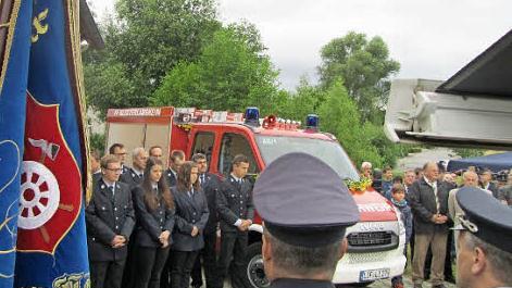 Stolz und Herausforderung: Mit dem neuen Löschfahrzeug ist die Feuerwehr Klosterlangheim bestens ausgestattet.  Foto: Eideloth