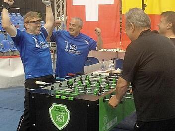 Die Kulmbacher Heinz Kießling und Detlef Freitag (links) freuen sich über ihren Sieg beim Weltcup in Luxemburg. Foto: privat