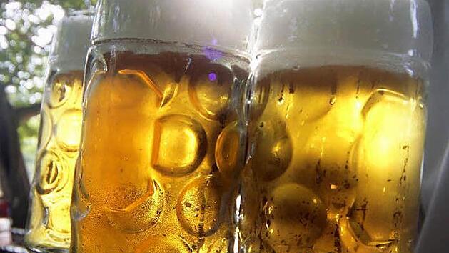 Welch ein Anblick: Gerstensaft und Sonnenflair - das passt gut zusammen.