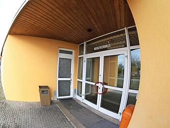 Für eine von vier Varianten bezüglich der Sanierung der Münnerstädter Mehrzweckhalle müssen sich die Münnerstädter Stadträte am 17. Dezember entscheiden. Am 6. Dezember werden die Fraktionen diesbezüglich zu einem Gespräch geladen. Foto: Thomas Malz