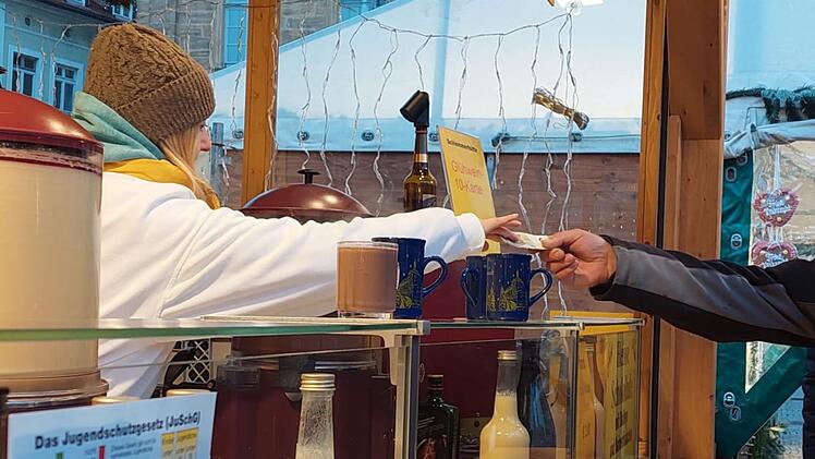 Bamberger Weihnachtsmarkt 2023: so viel kostet heuer der Glühwein