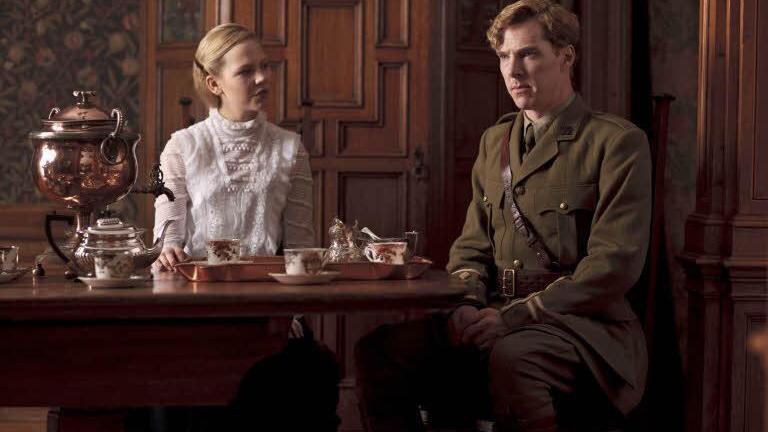 Valentine (Adelaide Clemens) ist entsetzt, weil sich Christopher Tietjens (Benedict Cumberbatch) freiwillig zur Armee gemeldet hat. Foto: Arte France