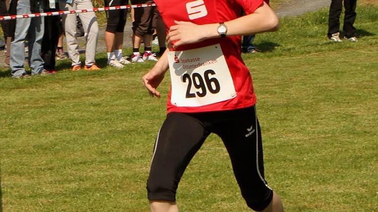 Beim Schülerlauf ging Jonas Röß (BSG Sparkasse) als Sieger durchs Ziel.