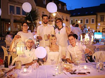Bis in die Morgenstunden ging das "Diner en blanc" - und das Wetter hielt.  Foto: Werbeagentur Schöffel.