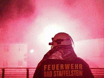 Zum Jahreswechsel stellt sich die Staffelsteiner Wehr darauf ein, zum Einsatz gerufen zu werden, denn die pyrotechnischen Artikel können leicht zu einer Gefahr werden. Foto: Holger Reinlein