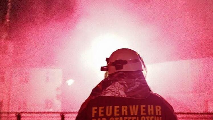 Zum Jahreswechsel stellt sich die Staffelsteiner Wehr darauf ein, zum Einsatz gerufen zu werden, denn die pyrotechnischen Artikel können leicht zu einer Gefahr werden. Foto: Holger Reinlein