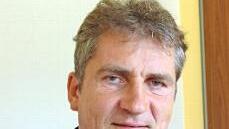 Pfarrer Hornung berichtet.  Foto: p