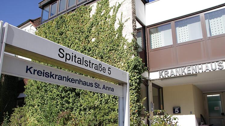 Am Krankenhaus in Höchstadt sieht man keine Möglichkeit, die drei indischen Ordensschwestern weiter zu beschäftigen.  Foto: Andreas Dorsch
