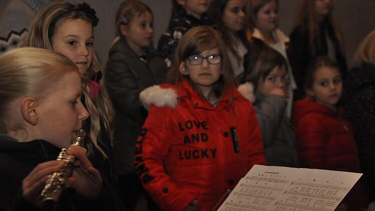 Die "Göritzer Chorkids" sangen sich schnell in die Herzen der Zuhörer.Fotos: Peter Klopf