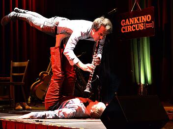 Fränkisches Yoga auf "Gankino Circus"-Art     Foto: Larissa Händel