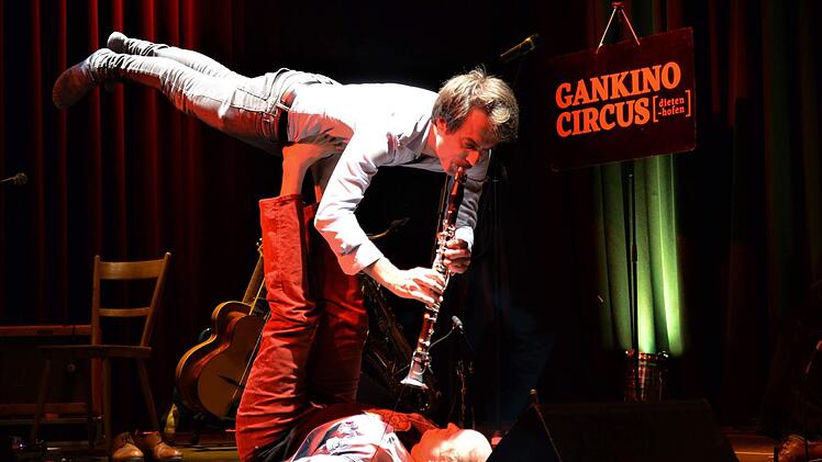 Fränkisches Yoga auf "Gankino Circus"-Art     Foto: Larissa Händel